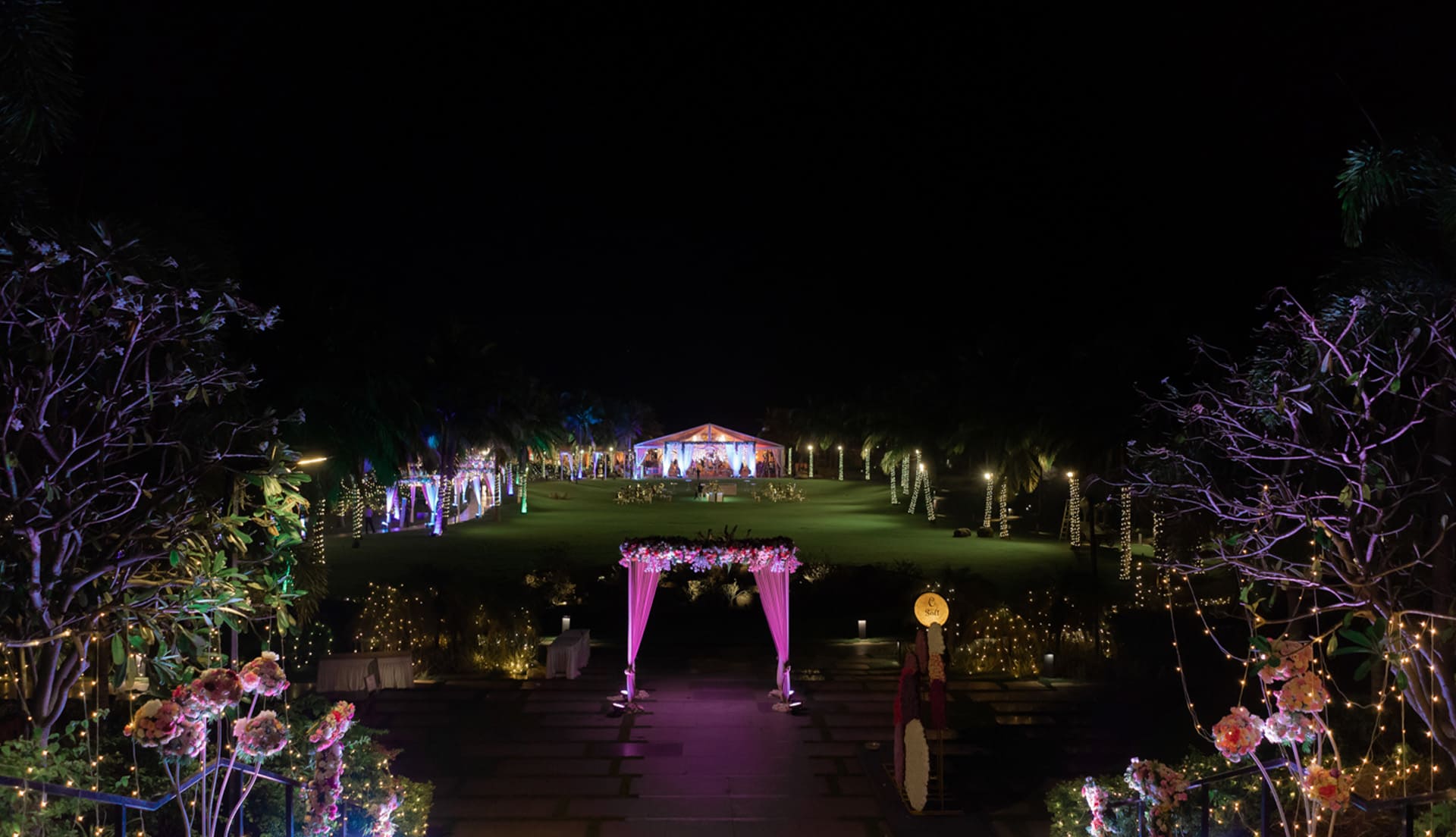 Reception lawn decoration with elegant setup